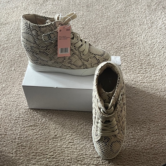 NWT- Juicy Couture Women's Snakeskin Wedge Sneakers - Picture 2 of 6